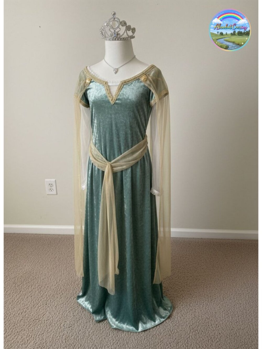 Child Queen Guinevere Costume with Detachable Cape